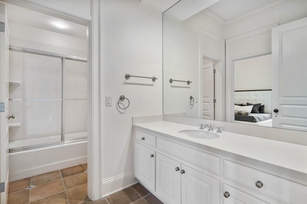 70 Old Ridgewood Pl, Atlanta GA  30327-2462 exterior