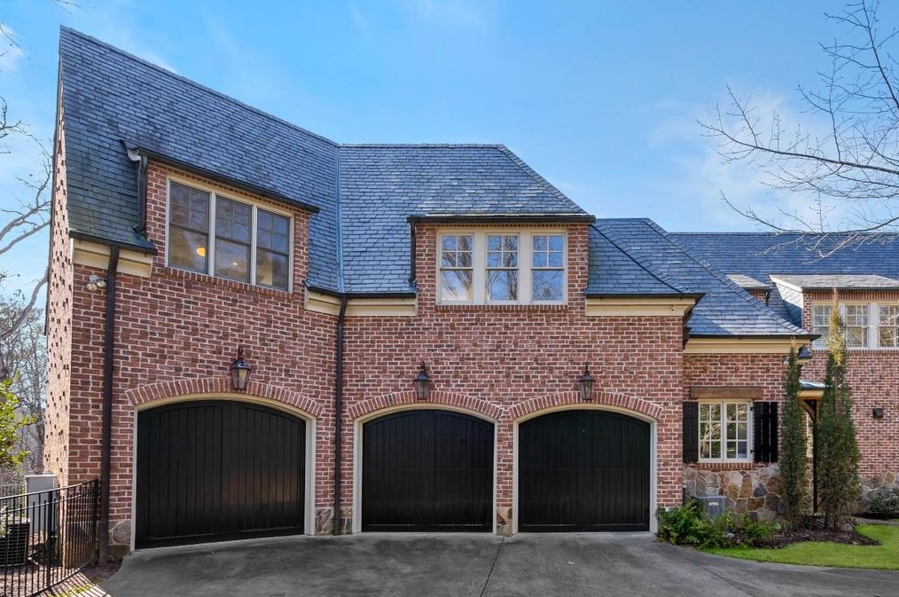 70 Old Ridgewood Pl, Atlanta GA  30327-2462 exterior