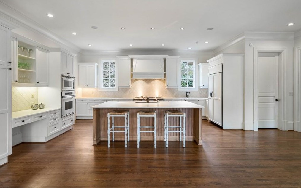 70 Old Ridgewood Pl, Atlanta GA  30327-2462 exterior