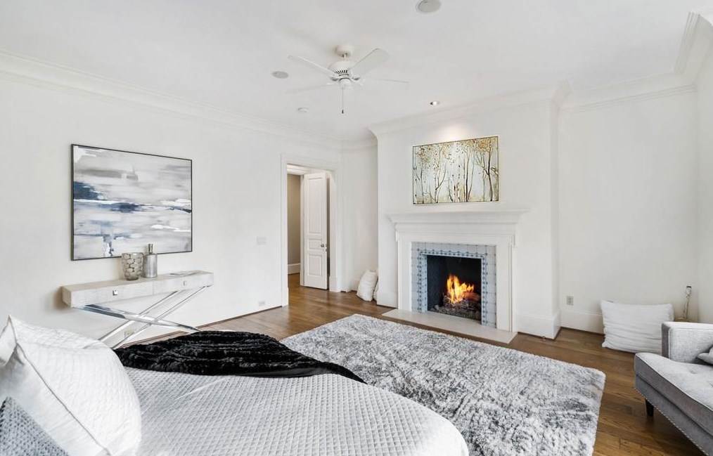 70 Old Ridgewood Pl, Atlanta GA  30327-2462 exterior