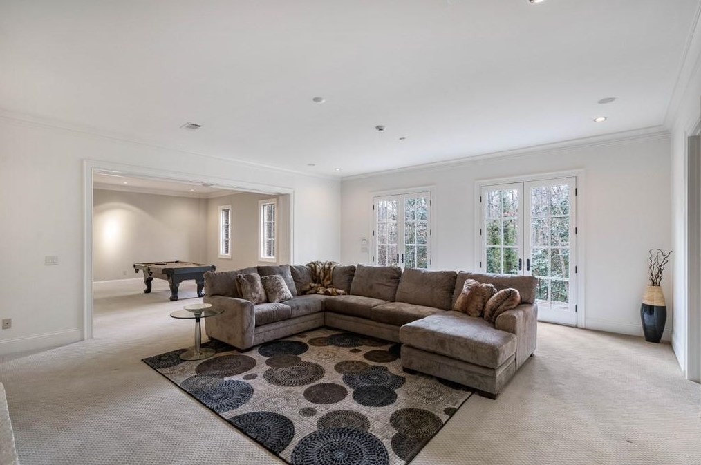 70 Old Ridgewood Pl, Atlanta GA  30327-2462 exterior