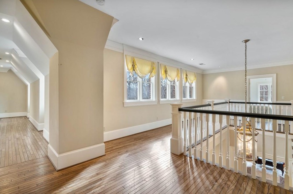 70 Old Ridgewood Pl, Atlanta GA  30327-2462 exterior