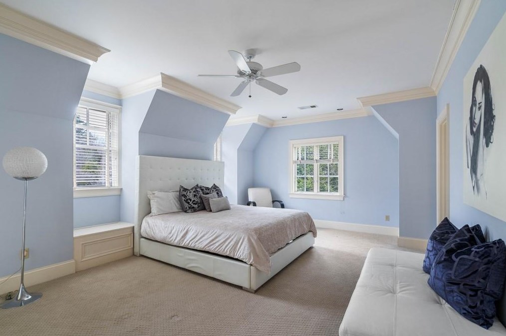 70 Old Ridgewood Pl, Atlanta GA  30327-2462 exterior