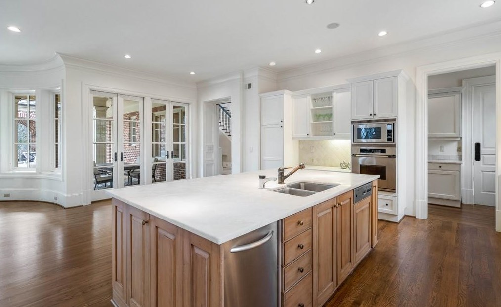 70 Old Ridgewood Pl, Atlanta GA  30327-2462 exterior