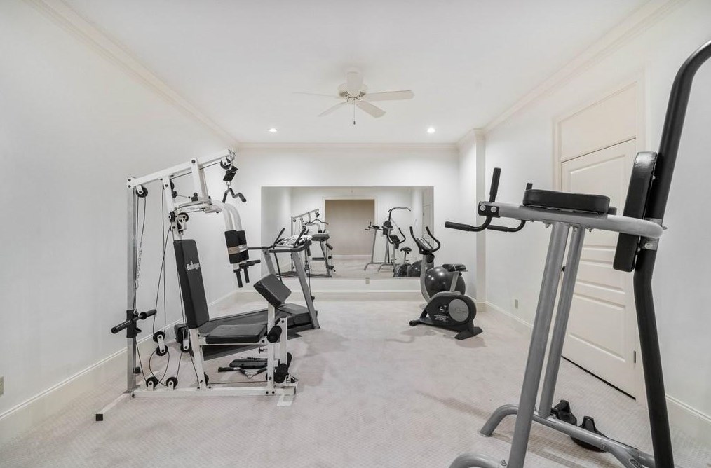 70 Old Ridgewood Pl, Atlanta GA  30327-2462 exterior