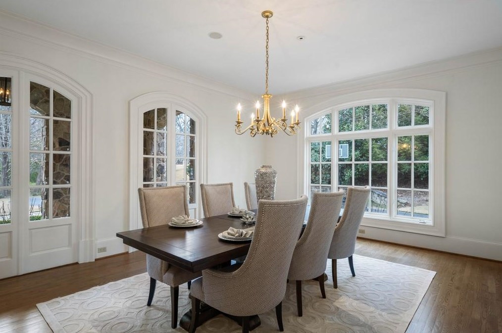 70 Old Ridgewood Pl, Atlanta GA  30327-2462 exterior