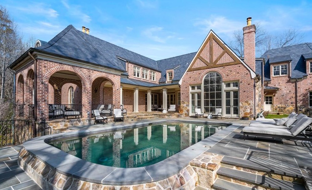 70 Old Ridgewood Pl, Atlanta, GA 30327-2462