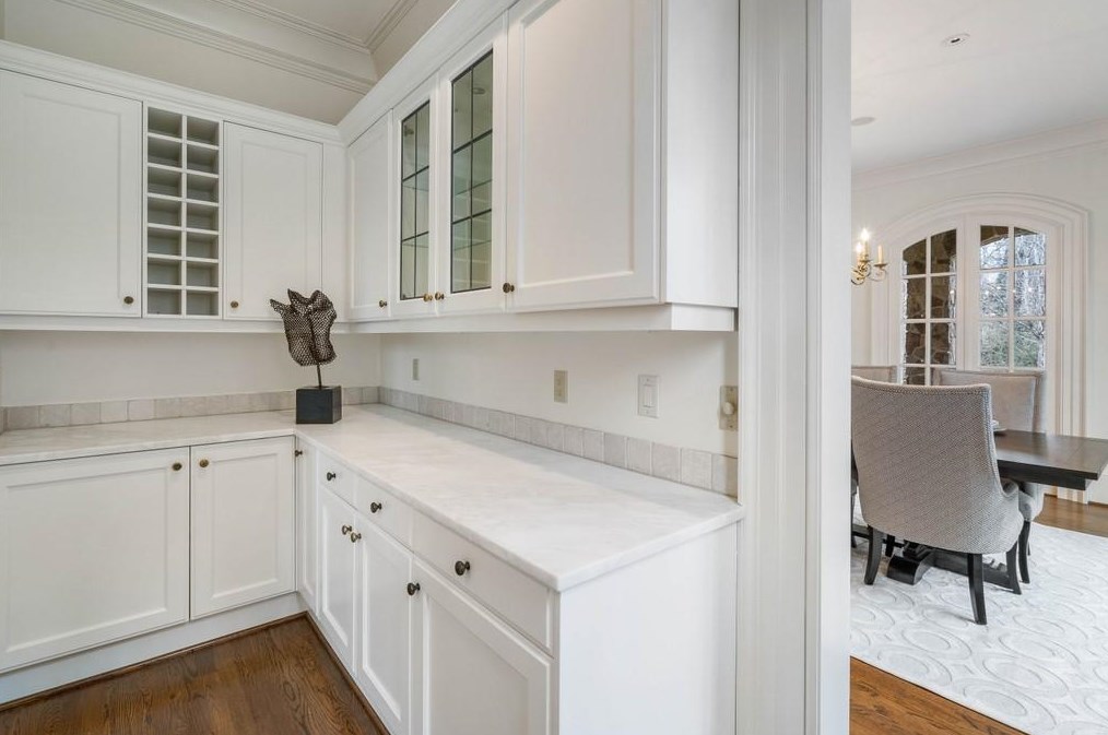 70 Old Ridgewood Pl, Atlanta GA  30327-2462 exterior