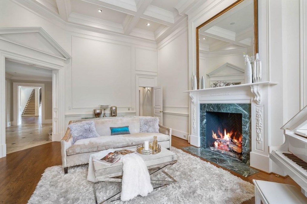 70 Old Ridgewood Pl, Atlanta GA  30327-2462 exterior