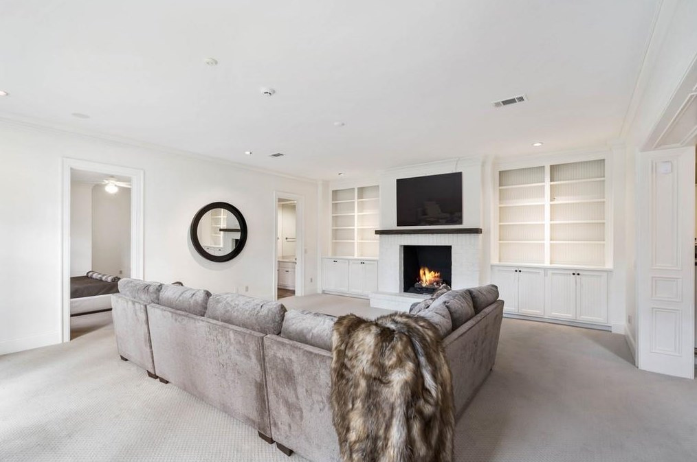 70 Old Ridgewood Pl, Atlanta GA  30327-2462 exterior