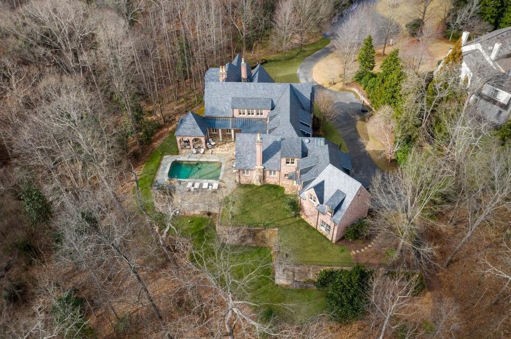 70 Old Ridgewood Pl, Atlanta GA  30327-2462 exterior