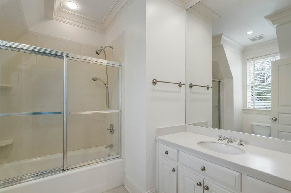 70 Old Ridgewood Pl, Atlanta GA  30327-2462 exterior