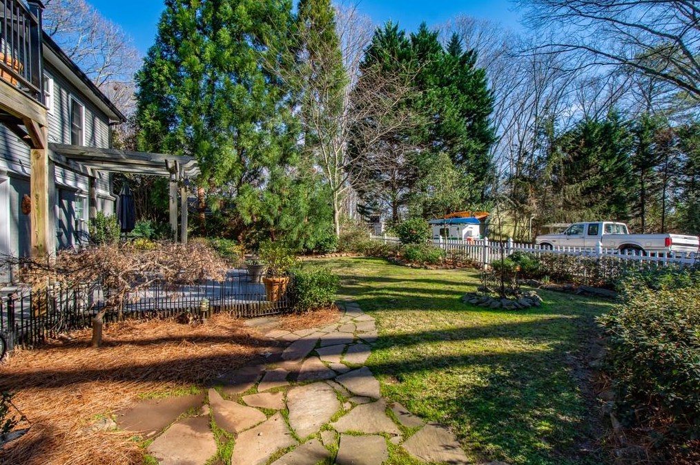 3235 Lavista Rd, Decatur GA  30033-1420 exterior