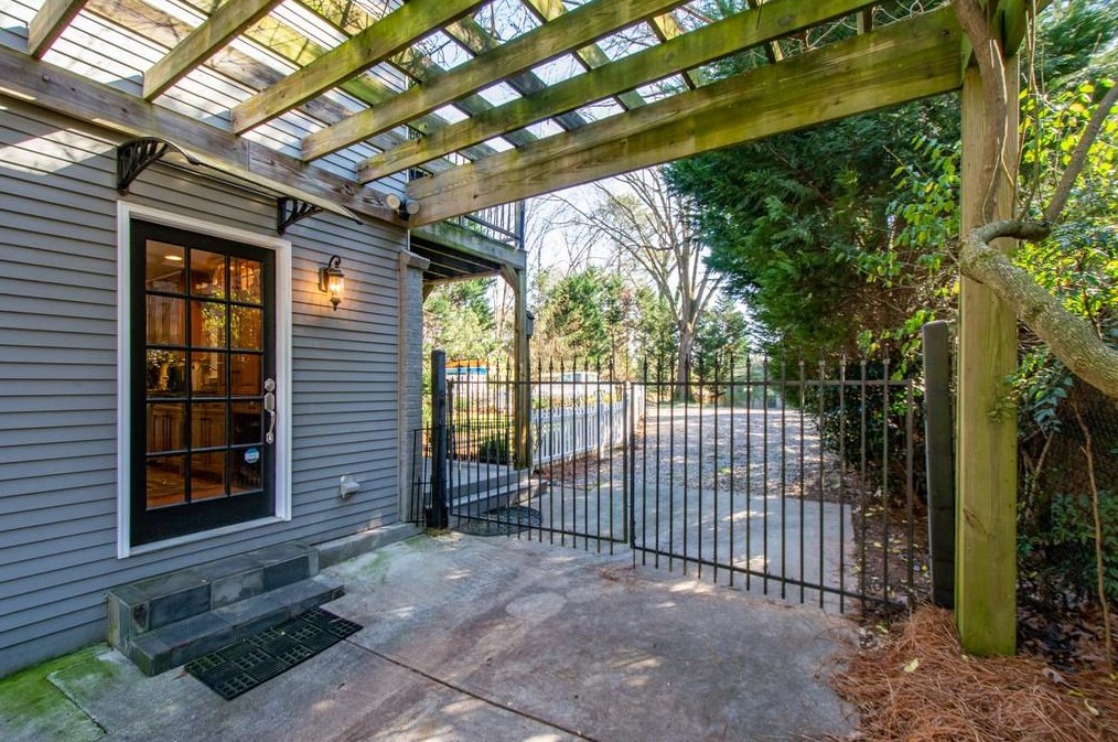 3235 Lavista Rd, Decatur GA  30033-1420 exterior