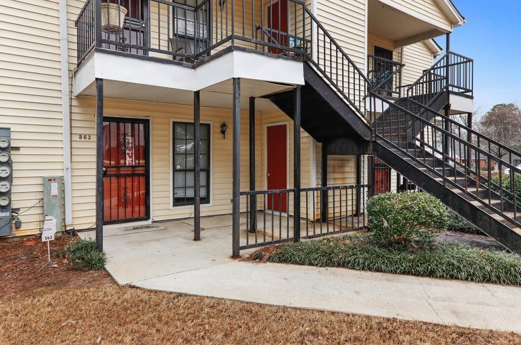 563 Windchase Ln, Stone Mountain, GA 30083