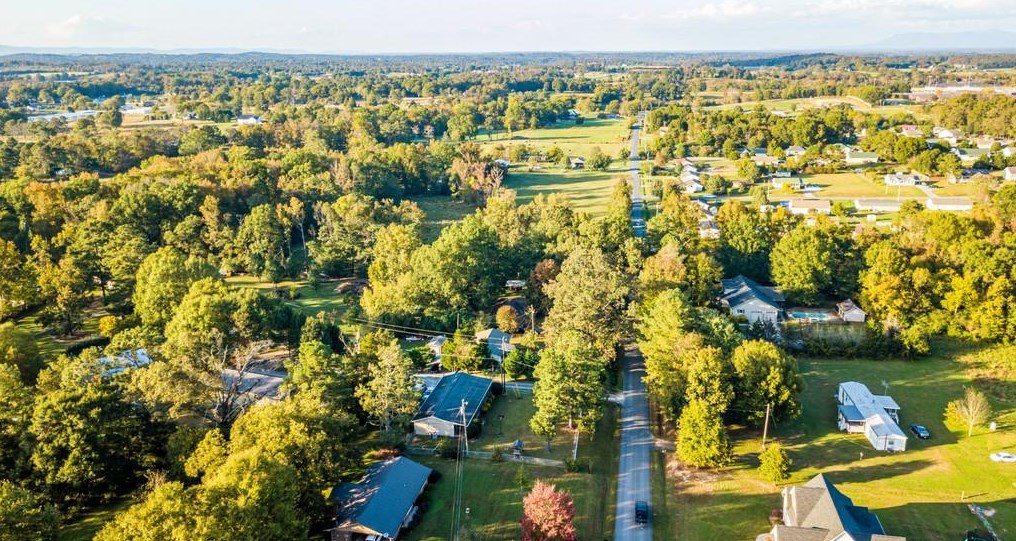 397 Erwin Hl Rd, Calhoun GA 30701-4061 exterior