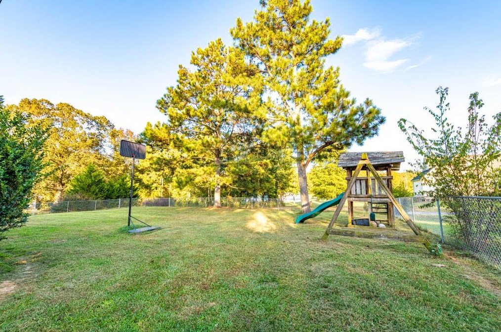 397 Erwin Hl Rd, Calhoun GA 30701-4061 exterior