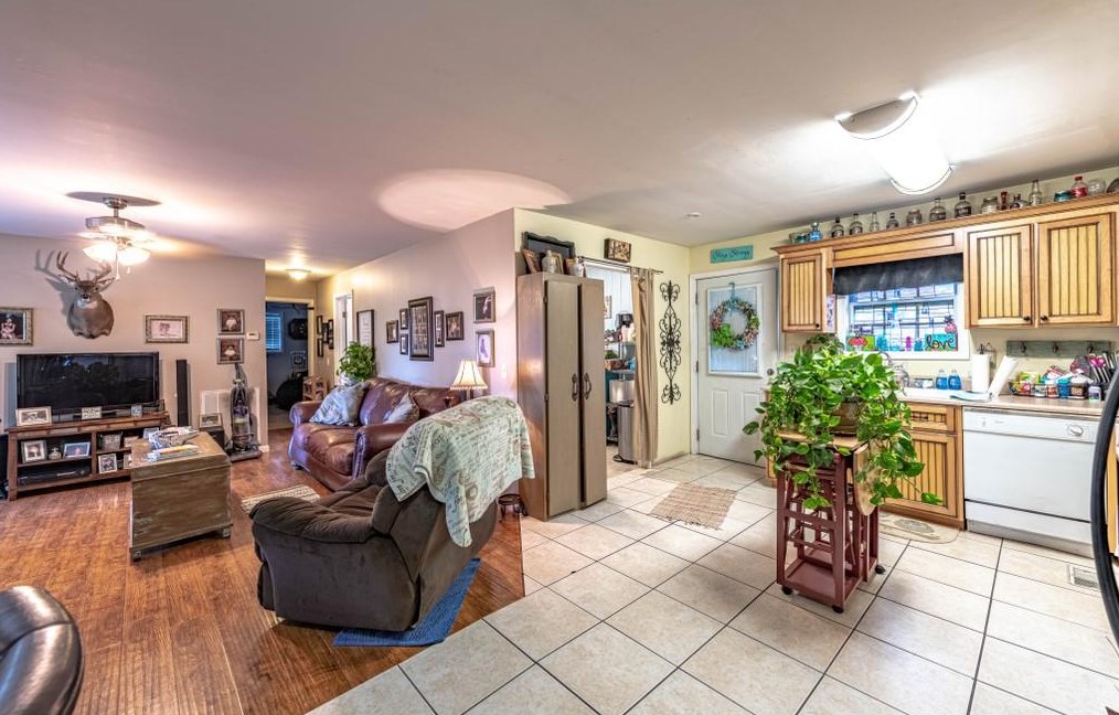 397 Erwin Hl Rd, Calhoun GA 30701-4061 exterior