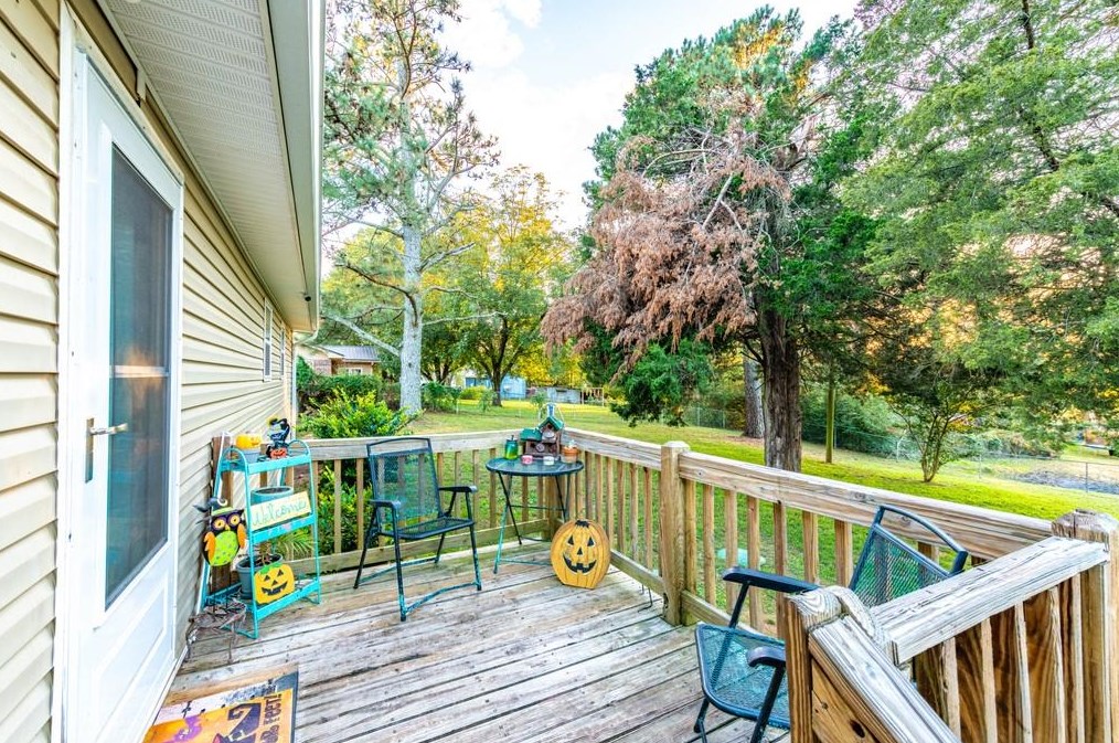 397 Erwin Hl Rd, Calhoun GA 30701-4061 exterior