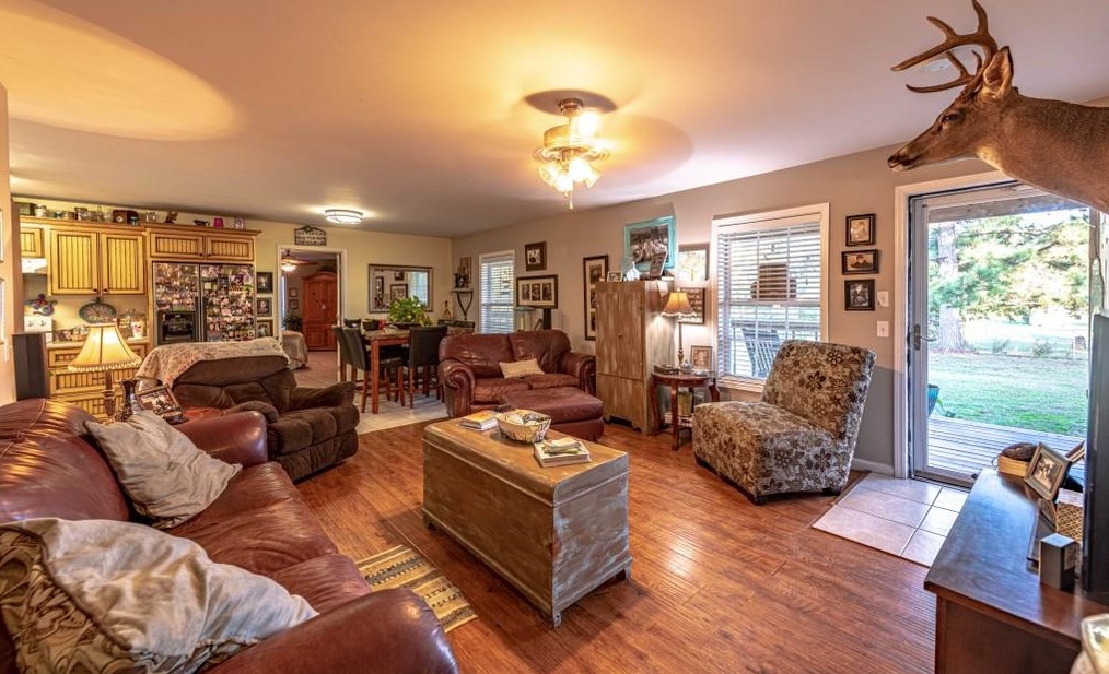 397 Erwin Hl Rd, Calhoun GA 30701-4061 exterior