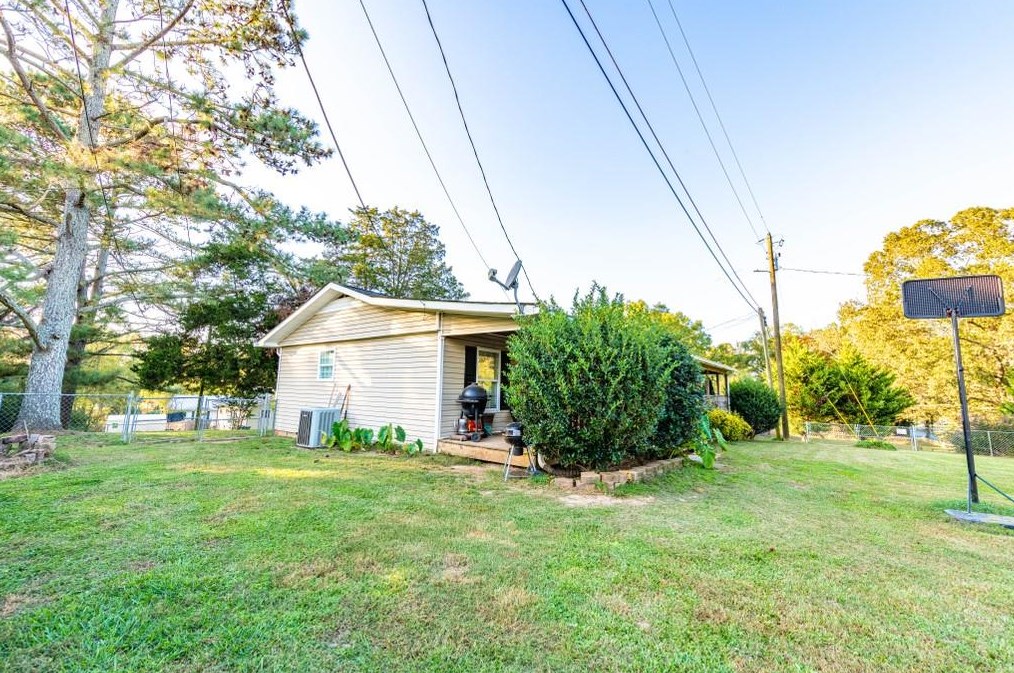 397 Erwin Hl Rd, Calhoun GA 30701-4061 exterior