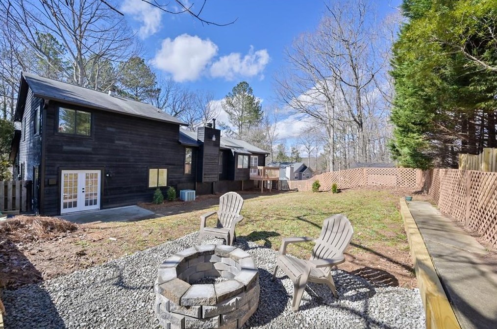 5065 Riv Vly Dr, Smyrna GA  exterior