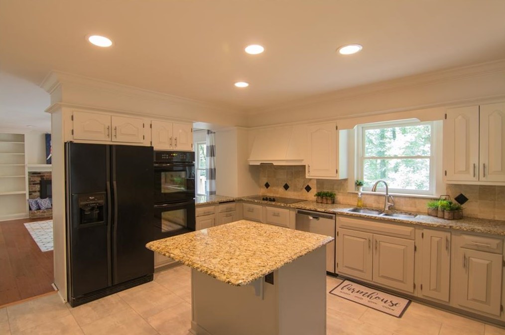 594 Valley Green Dr, Atlanta, GA 30342-3432