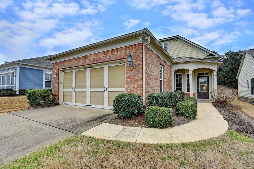 6396 Rockpoint Ln, Hoschton, GA 30548-8224