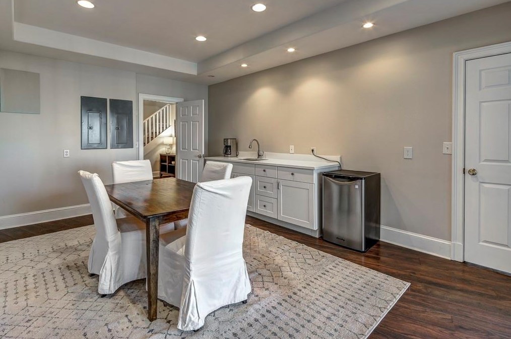 3225 Weston Pl, Atlanta GA  30327-1650 exterior