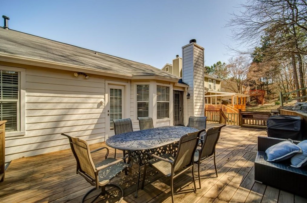 235 Preston Oaks Dr, Alpharetta GA 30022-7660 exterior