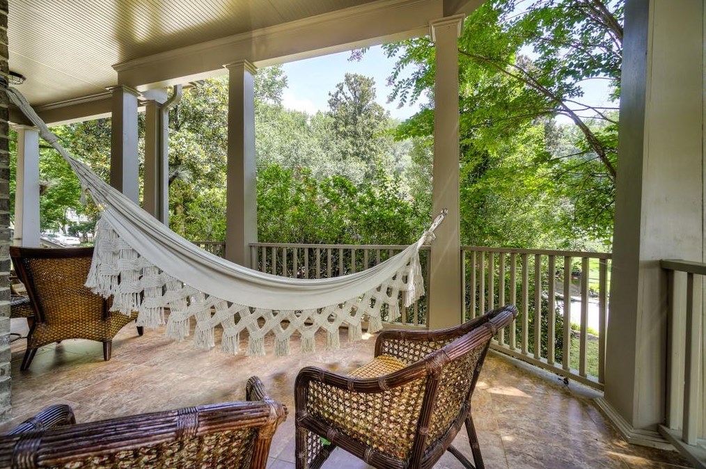 326 Winnona Dr, Decatur GA  30030-3856 exterior