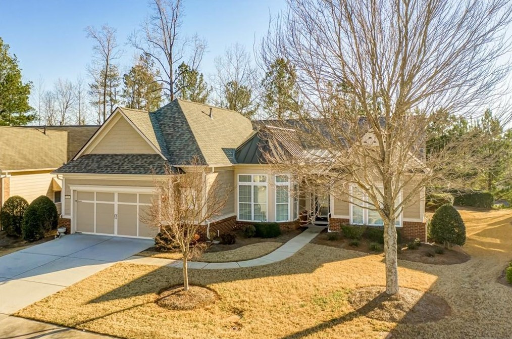 6486 Autumn Crest Ln, Hoschton, GA 30548-8251