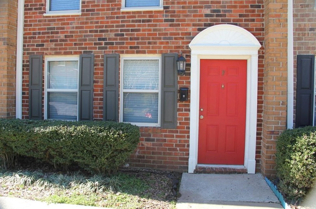 255 Winding River Dr, Atlanta, GA 30350-1920