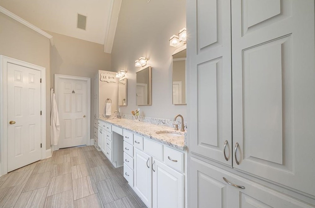 215 Windsor Gate Cv, Atlanta GA  30342-2864 exterior
