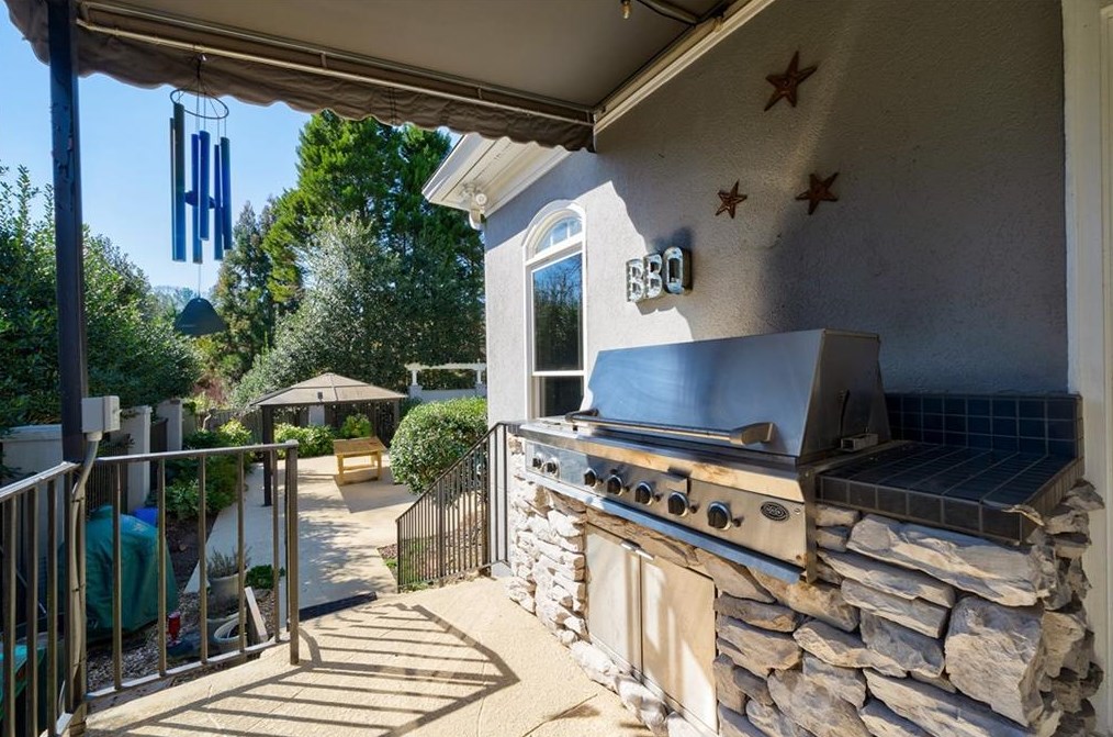 215 Windsor Gate Cv, Atlanta GA  30342-2864 exterior