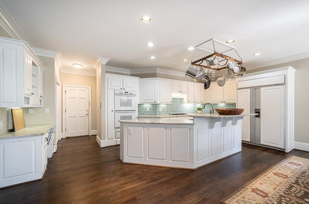 215 Windsor Gate Cv, Atlanta GA  30342-2864 exterior