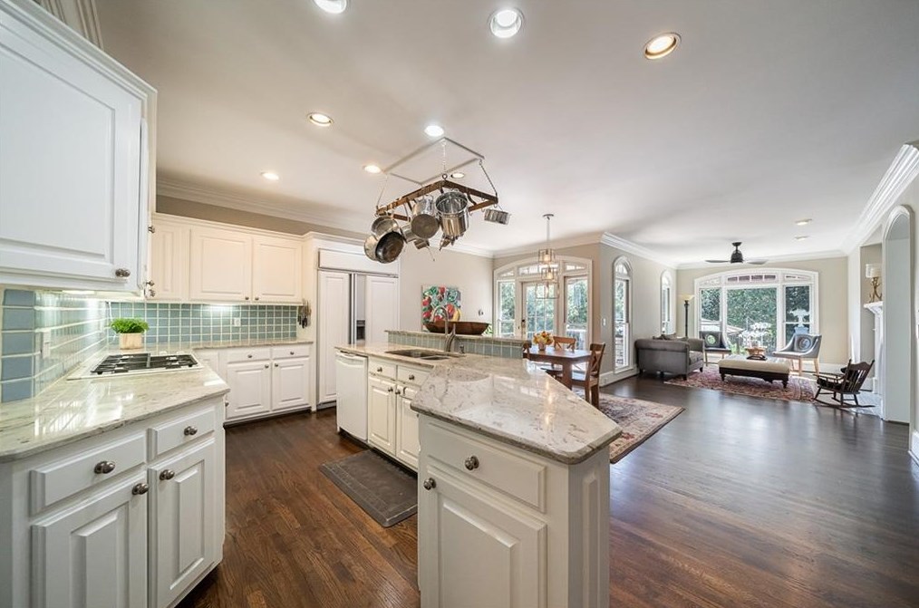 215 Windsor Gate Cv, Atlanta GA  30342-2864 exterior