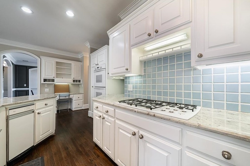215 Windsor Gate Cv, Atlanta GA  30342-2864 exterior