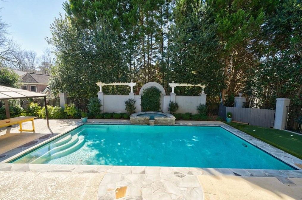 215 Windsor Gate Cv, Atlanta GA  30342-2864 exterior