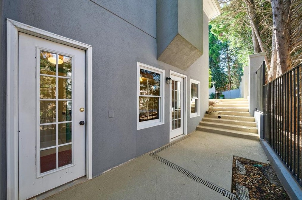 215 Windsor Gate Cv, Atlanta GA  30342-2864 exterior