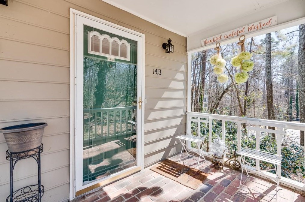 1413 Oakridge Cir, Decatur, GA 30033-2131