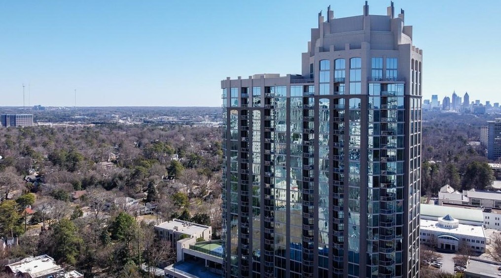 2795 Peachtree Rd, Atlanta GA  30305-3671 exterior