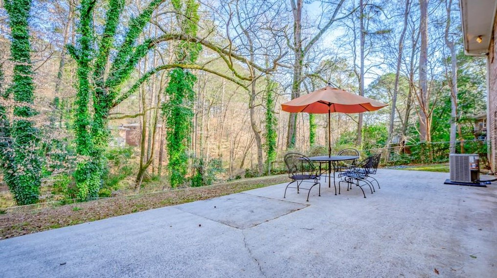 2393 Woodacres Rd, Atlanta GA  30345-1641 exterior
