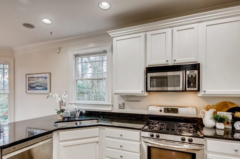 46 Oakridge Ave, Atlanta GA  30317-3319 exterior