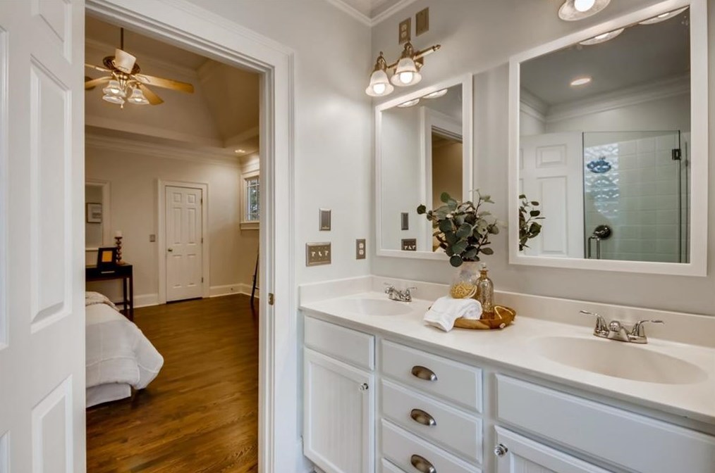 46 Oakridge Ave, Atlanta GA  30317-3319 exterior