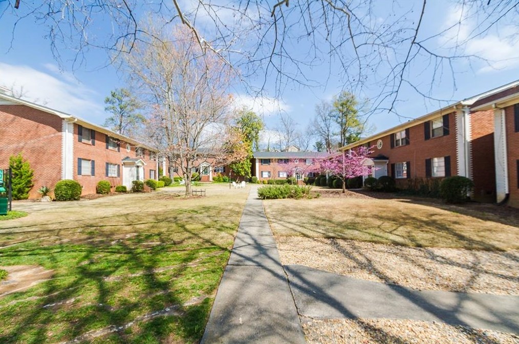 3535 Roswell Rd, Atlanta GA  30305-1251 exterior