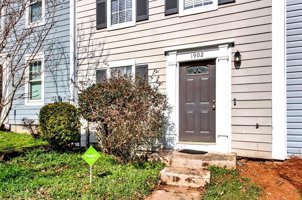 1902 Shenandoah Vly Ln, Smyrna GA  30080-8108 exterior