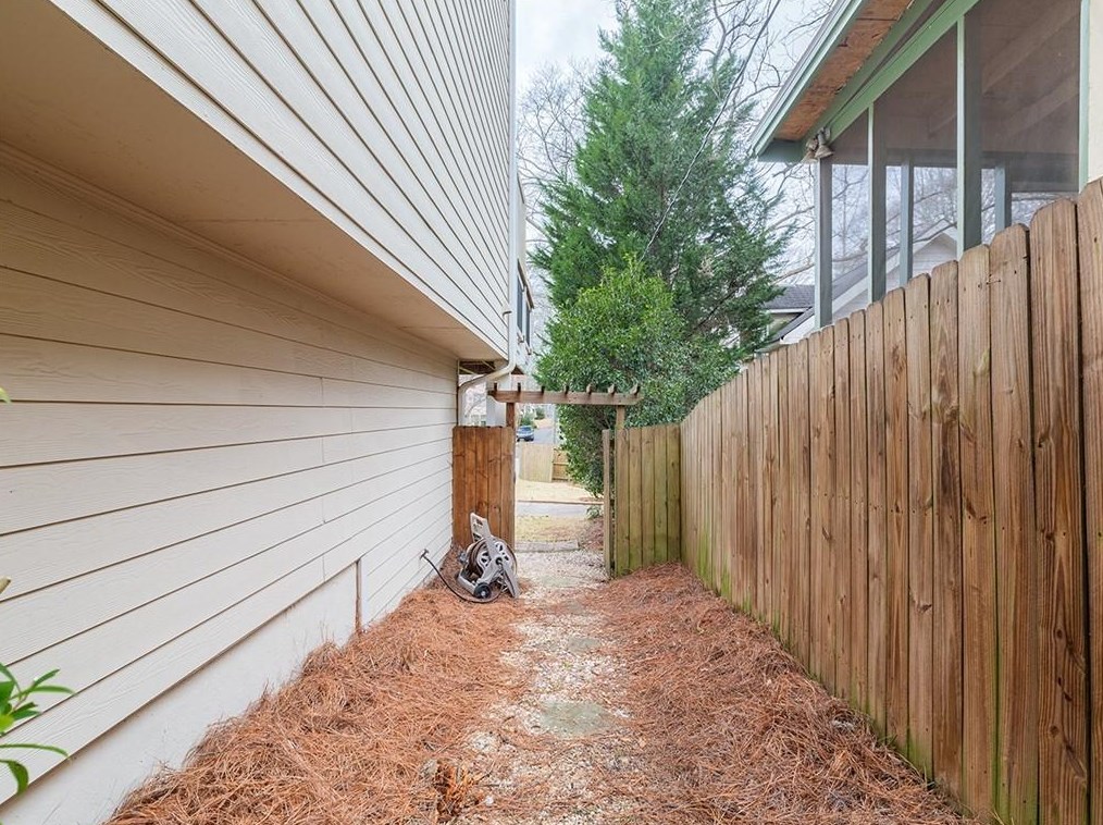 1311 Oaklawn Ave, Atlanta GA  30319-3154 exterior