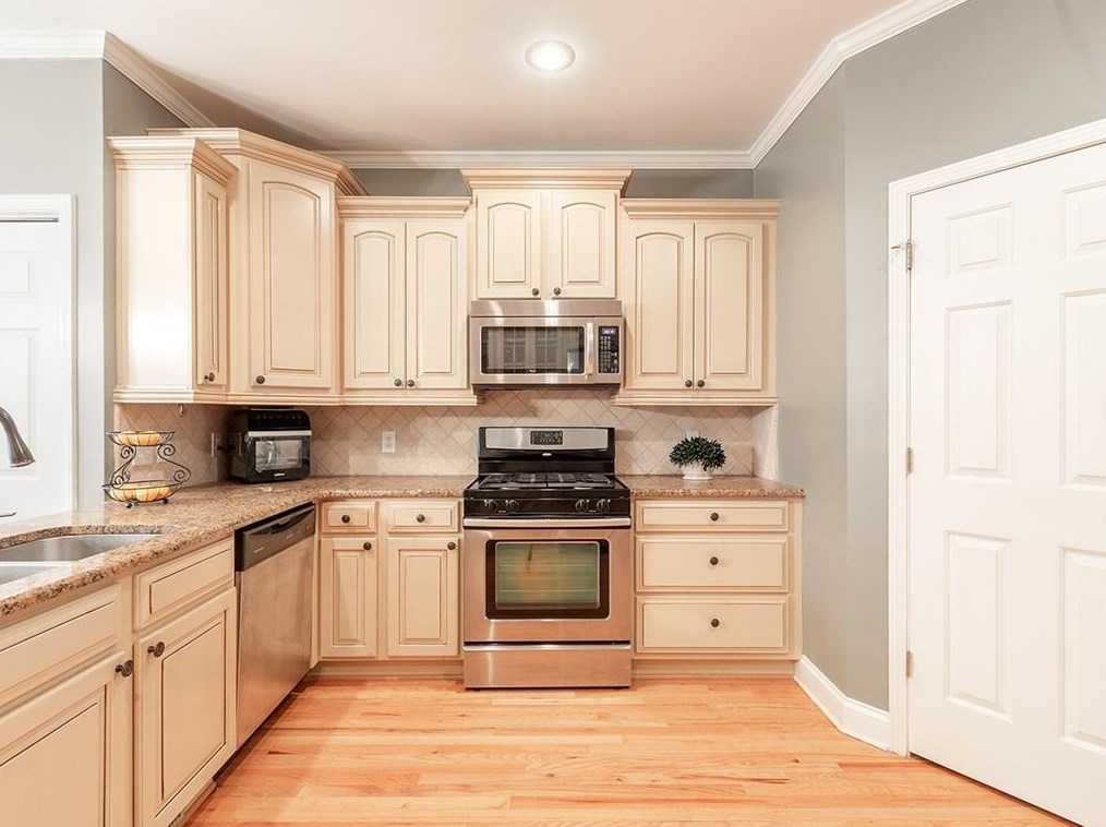 1311 Oaklawn Ave, Atlanta GA  30319-3154 exterior