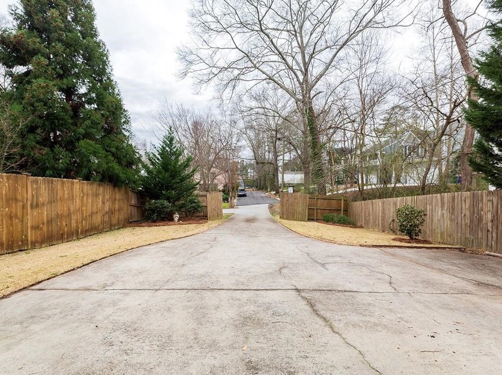 1311 Oaklawn Ave, Atlanta GA  30319-3154 exterior